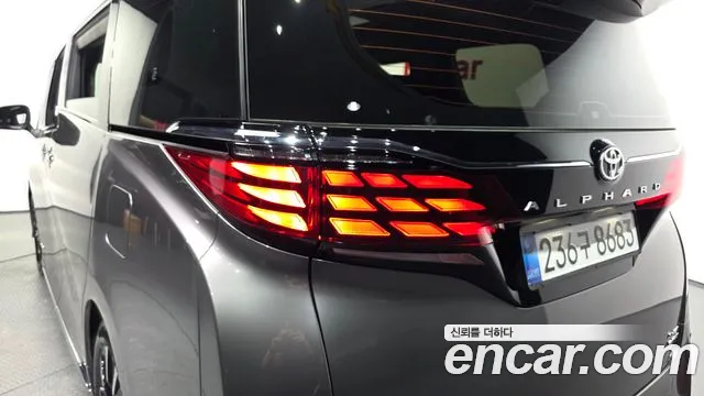 Toyota Alphard — Фото автомобиля 19