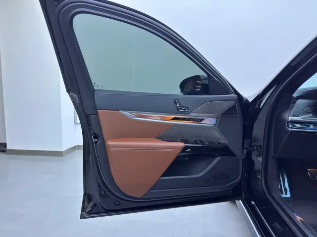 BMW i7 — Фото автомобиля 9