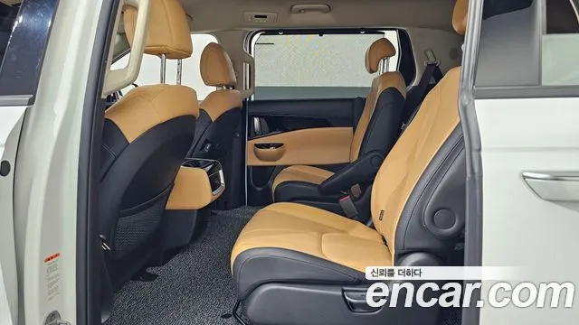 Kia Carnival Generation 4 — Фото автомобиля 16