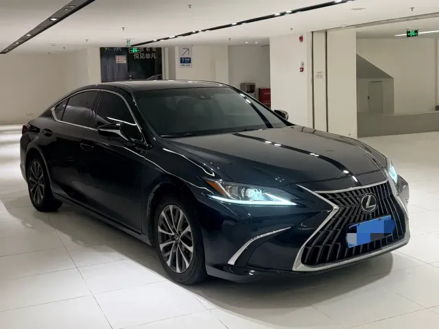 Lexus ES — Фото автомобиля 4