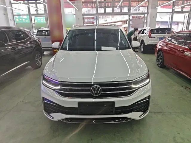 Volkswagen Tiguan L — Фото автомобиля 2