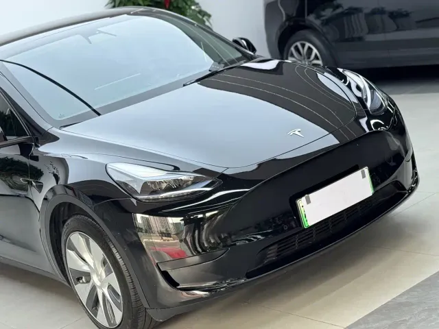 Tesla Model Y — Фото автомобиля 14