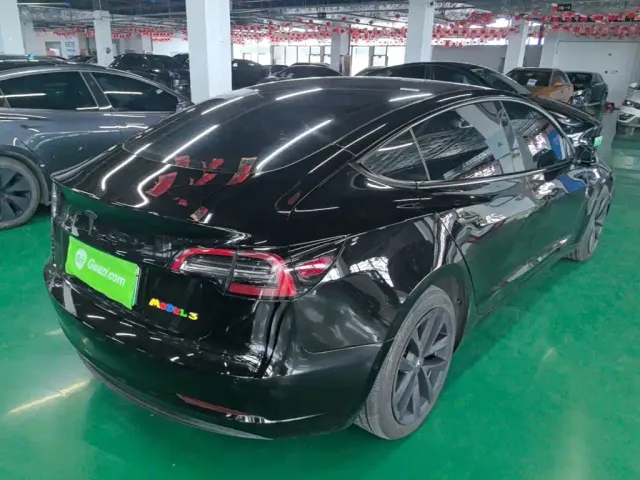 Tesla Model 3 — Фото автомобиля 6