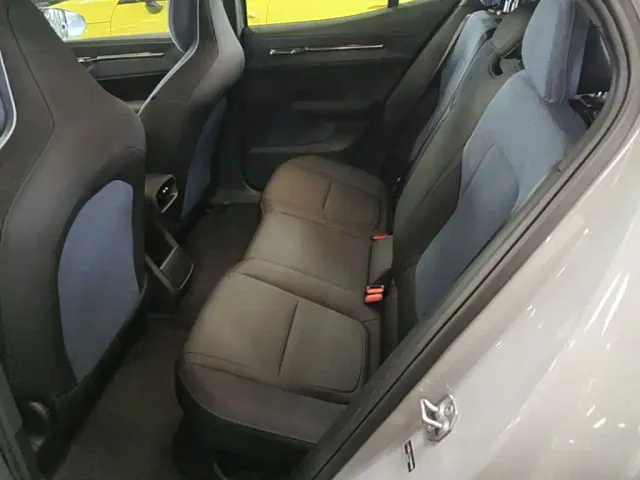 Volvo EX30 — Фото автомобиля 16