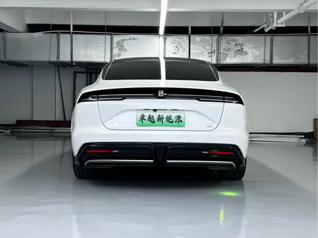 BYD U7 — Фото автомобиля 12