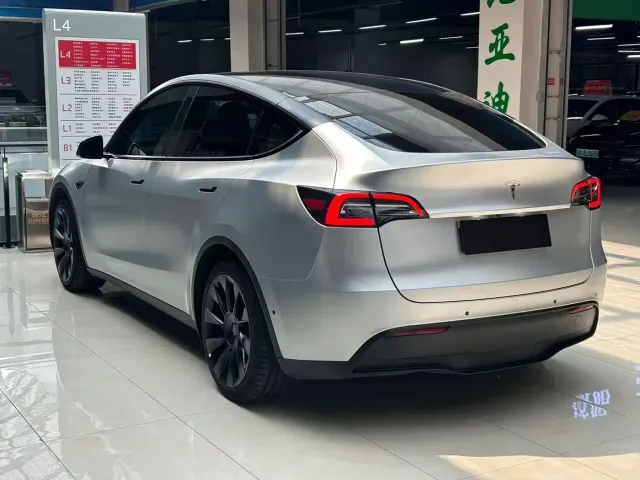 Tesla Model Y — Фото автомобиля 8
