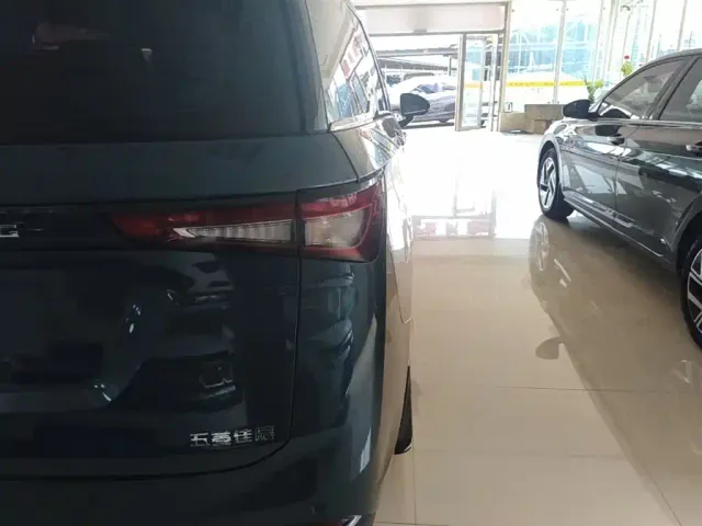 Wuling Jiachen — Фото автомобиля 7
