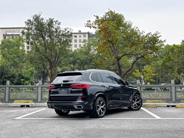 BMW X5 — Фото автомобиля 4