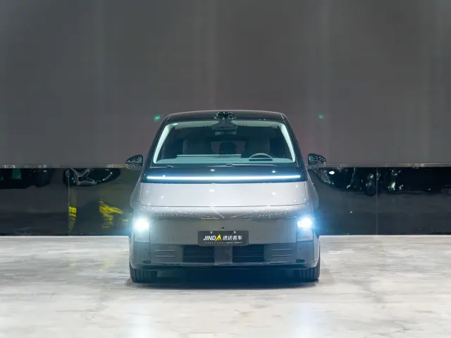 Li Auto MEGA — Фото автомобиля 2