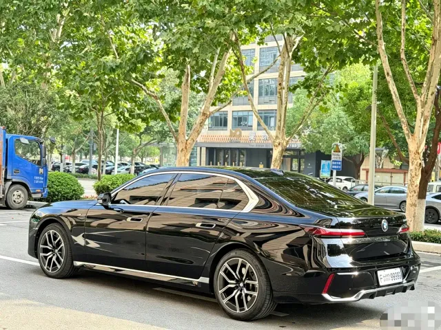 BMW 7 Series — Фото автомобиля 4