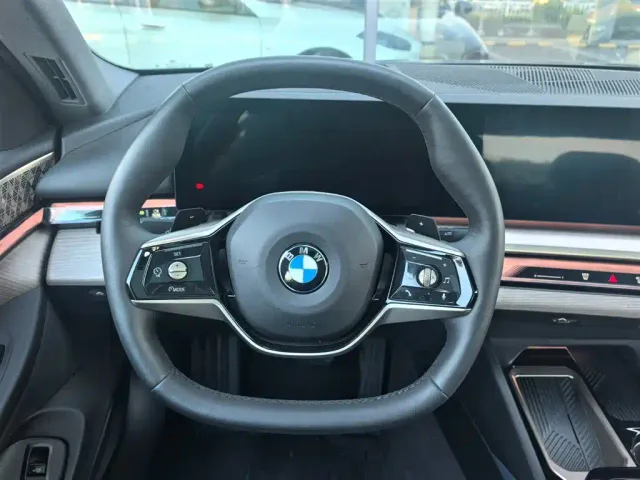 BMW 5 Series — Фото автомобиля 15