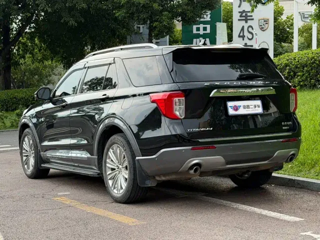 Ford Explorer — Фото автомобиля 4