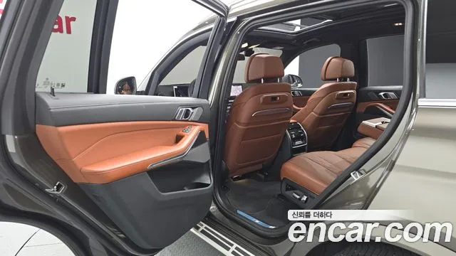 BMW X7 xDrive 40d M Sport 7 мест — Фото автомобиля 9