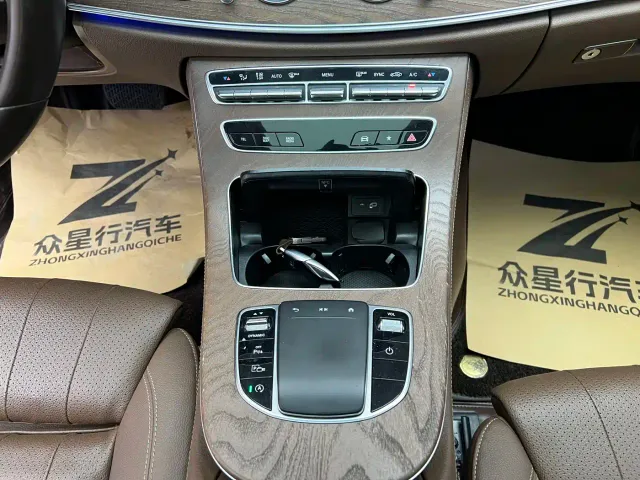 Mercedes-Benz E-Class — Фото автомобиля 13