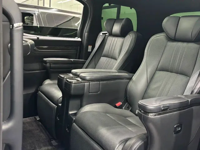 Lexus LM — Фото автомобиля 11