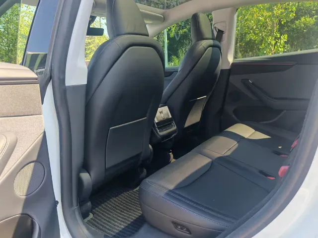 Tesla Model Y — Фото автомобиля 12