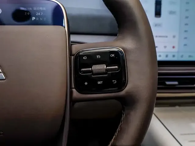 Li Auto MEGA — Фото автомобиля 29