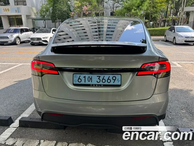 Tesla Model X — Фото автомобиля 5