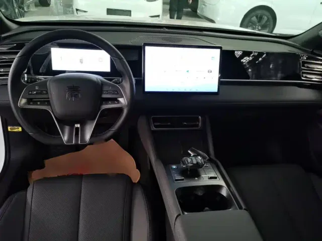BYD Qin L — Фото автомобиля 9