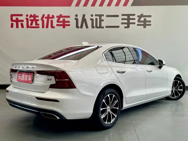 Volvo S60 — Фото автомобиля 4