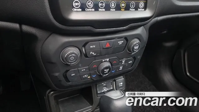 Jeep Renegade — Фото автомобиля 30