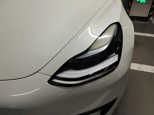 Tesla Model 3 — Фото автомобиля 5