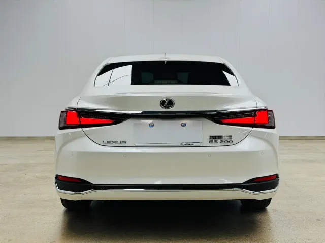 Lexus ES — Фото автомобиля 4