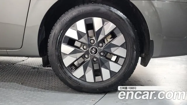 Hyundai Staria Staria 4WD Lounge 9 мест — Фото автомобиля 19