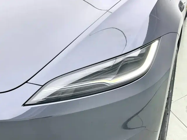 Tesla Model 3 — Фото автомобиля 15