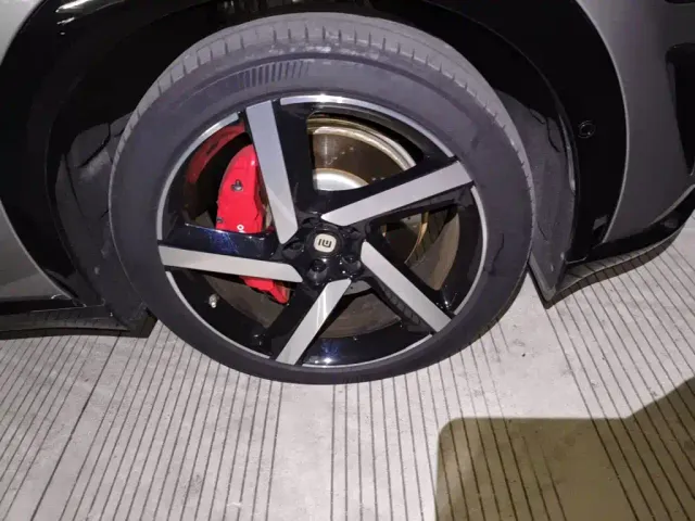 Xiaomi YU7 — Фото автомобиля 8