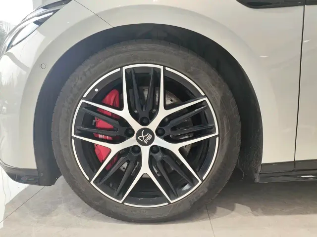 BYD Han L — Фото автомобиля 15