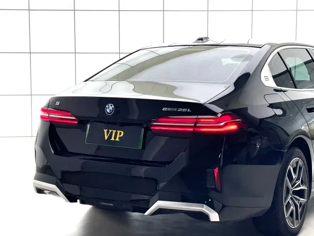 BMW i5 — Фото автомобиля 20