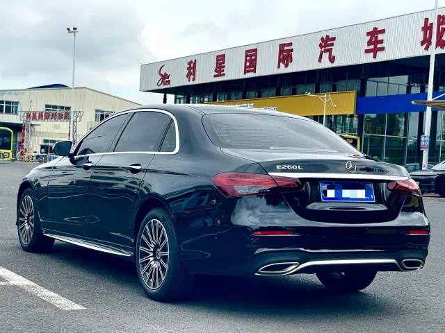 Mercedes-Benz E-Class — Фото автомобиля 4