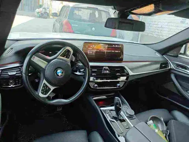 BMW 5 Series — Фото автомобиля 5
