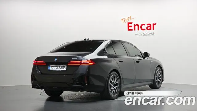 BMW 5-Series — Фото автомобиля 2