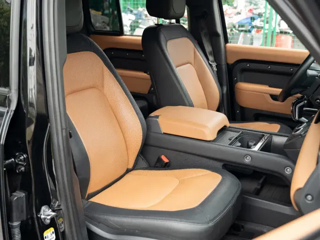 Land Rover Defender — Фото автомобиля 16