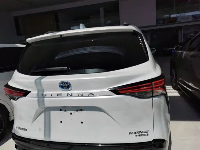 Toyota Sienna — Фото автомобиля 5