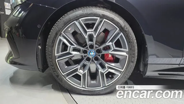BMW i5 G60 — Фото автомобиля 5