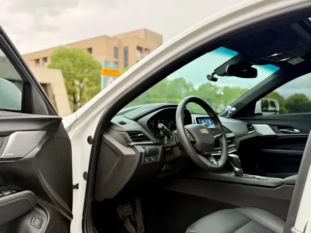 Cadillac CT4 — Фото автомобиля 4