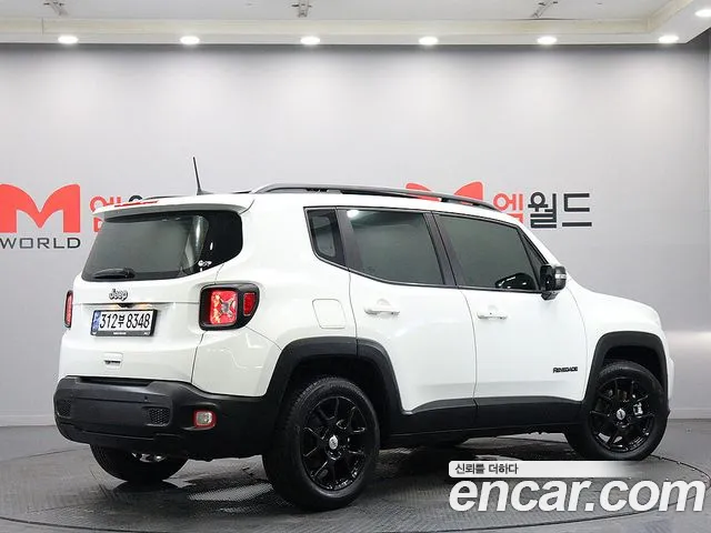 Jeep Renegade — Фото автомобиля 4