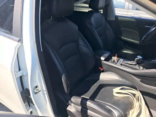 Roewe i5 — Фото автомобиля 24