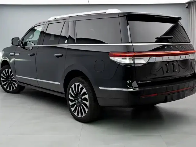 Lincoln Navigator — Фото автомобиля 9
