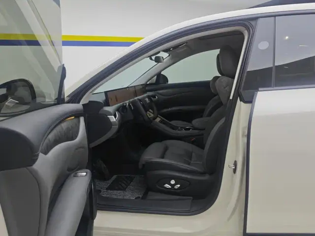 IM Motors LS6 — Фото автомобиля 9