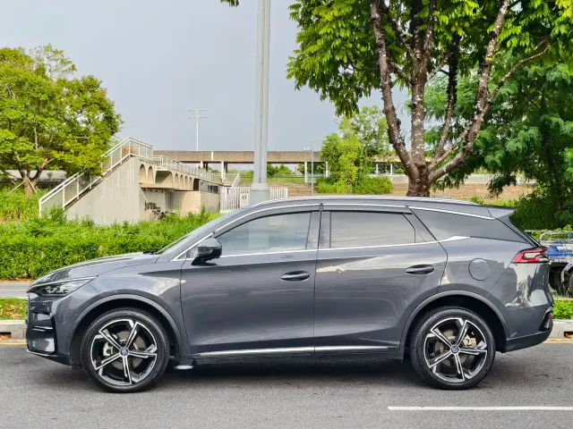 BYD Tang — Фото автомобиля 17