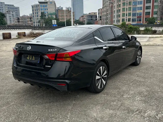 Nissan Teana — Фото автомобиля 6