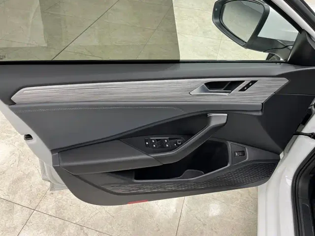 Volkswagen Sagitar — Фото автомобиля 16