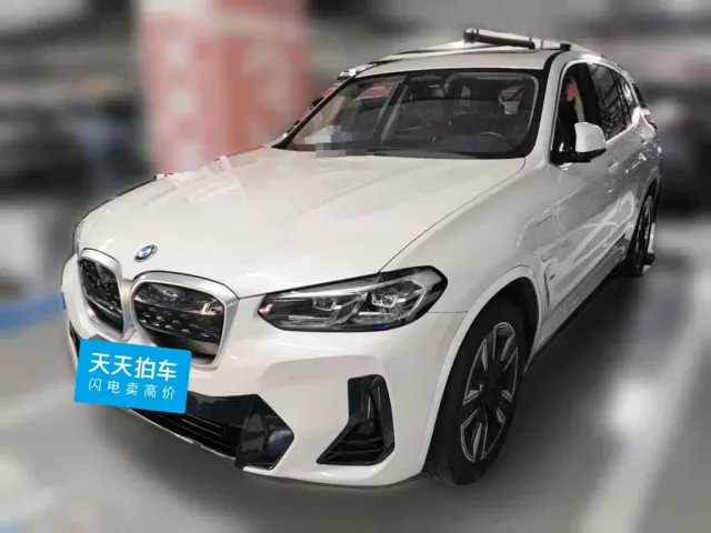 Фотография автомобиля — BMW iX3