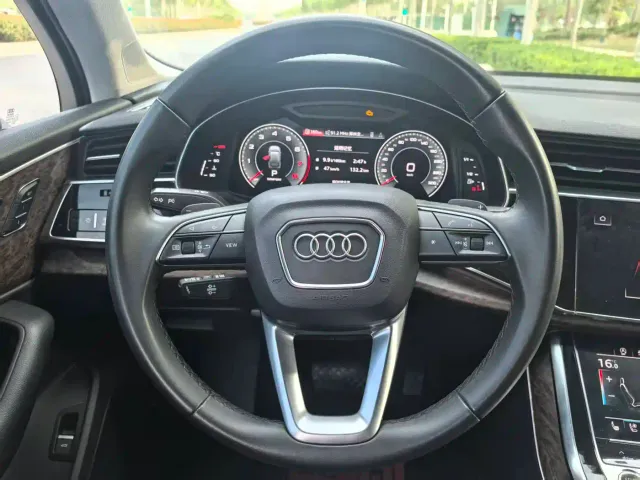 Audi Q7 — Фото автомобиля 18