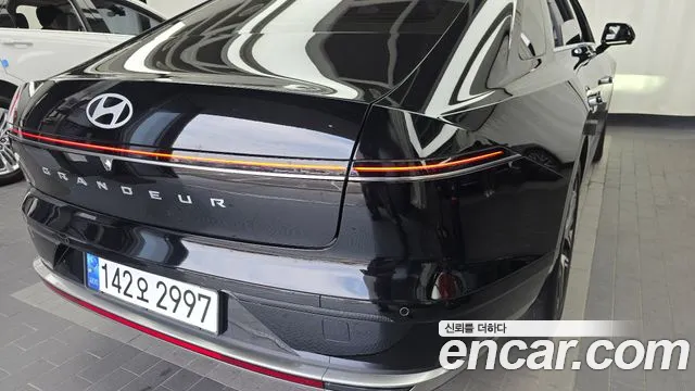 Hyundai Grandeur Grandeur (GN7) 2.5 Бензин 2WD — Фото автомобиля 23