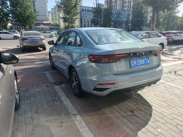 Geely Emgrand — Фото автомобиля 5